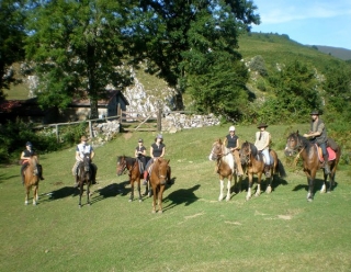 Cabalgando en dia soleado.jpg